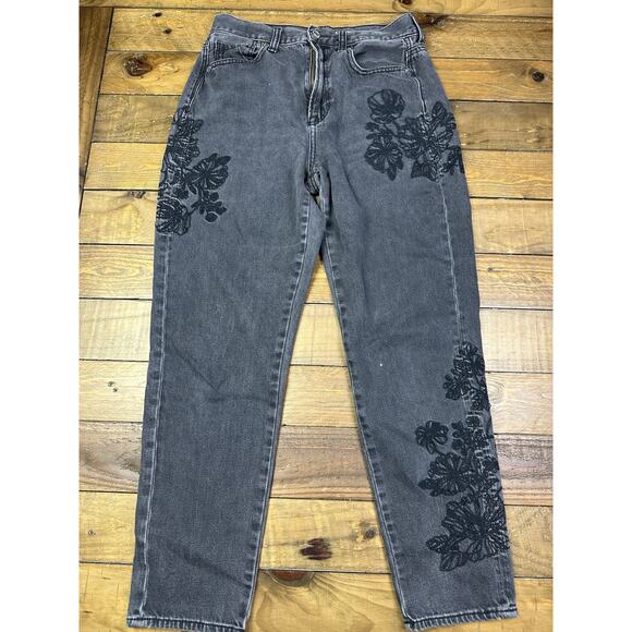 American Eagle Mom Jeans Women size 6 Short Faded Black Embroider Flower - Picture 1 of 8